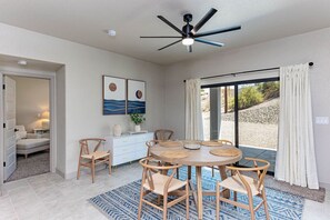Dining room table (6 seats)