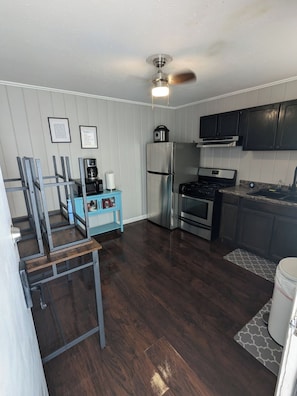Full kitchen