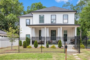 Front of house - privacy gate and fence
