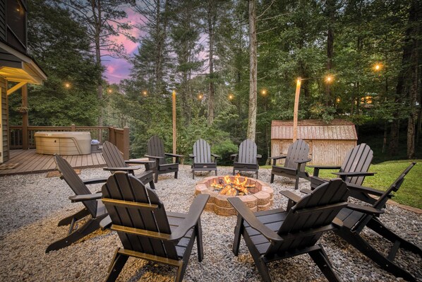 Gorgeous views from this stunning Firepit. Accommodating for 10 guests. 