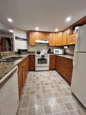 Fully equipped kitchen
