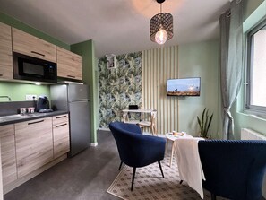 kitchen/lounge area