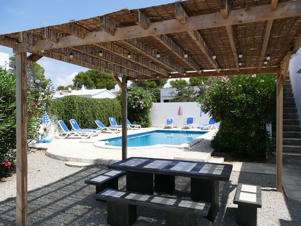 Poolside dining and Pergola for shade
