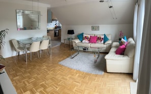 Lounge / dining
