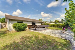 Fenced Backyard | Deck w/ Seating | Hammock