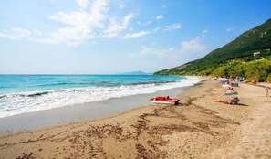 Paramonas beach 2.5km