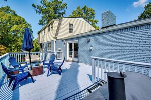 Private Deck | Self Check-In | 15 Mi to Georgia Aquarium