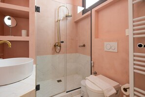 Full Bathroom 1