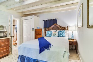 Studio | Queen Bed | Mini-Split A/C & Heating Unit | Linens Provided