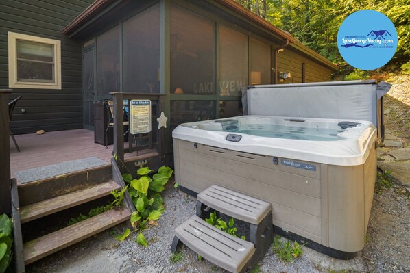 Outdoor spa tub