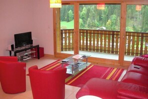 Living Room with view to the Valley