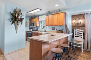 Sip morning coffee or grab a bite at the kitchen counter, with space for 3