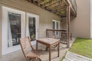 Terrace with outdoor seating for 2