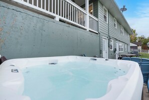 Hot Tub!!!