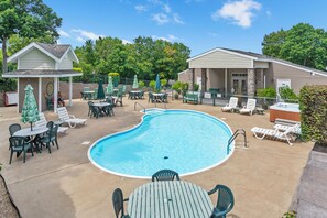 Ozark Mountain Resort Pool and Hot Tub 