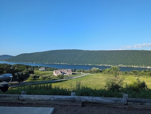 Vue depuis lâhĂ©bergement