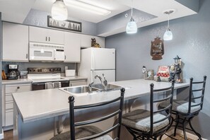 Bar stool seating for 3 around the kitchen counter