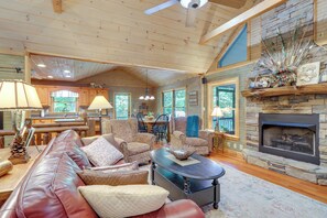 Living Room | Smart TV | Fireplace | Queen Sleeper Sofa | Main Level