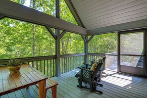 Screened-In Deck | Outdoor Dining Areas | Gas Grill