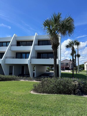 Two floors of balconies! See sunrise in the front and sunset in the back