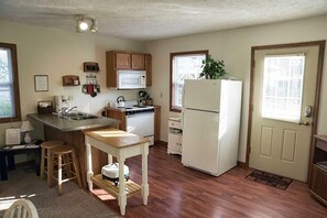 cutbow20cabin20-20kitchen202