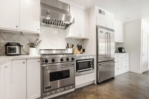 Kitchen with premium amenities 