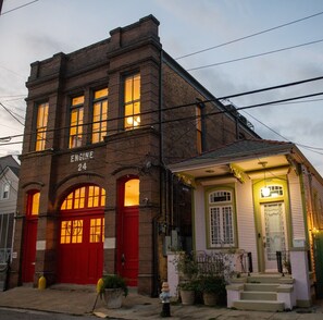 Engine 24 Firehouse Bed & Breakfast