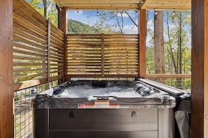 Outdoor spa tub