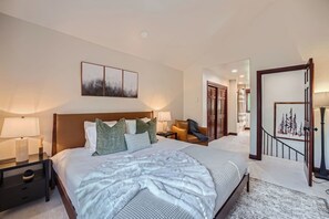 King bed with ensuite full bathroom