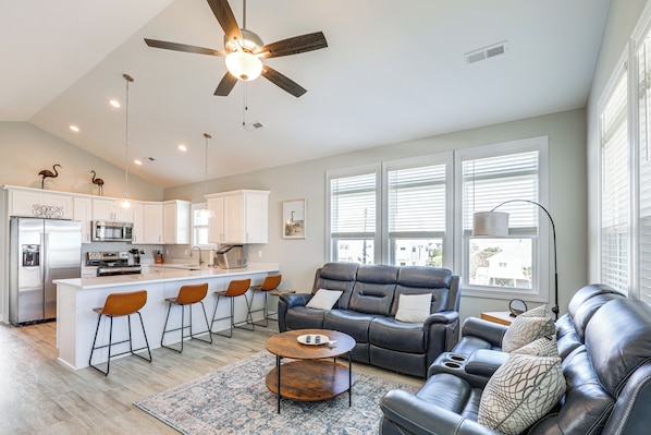 North Topsail Beach Vacation Rental | 3BR | 3BA | 1,573 Sq Ft | 1 Step to Enter