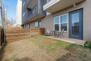 Private backyard, pet for pets