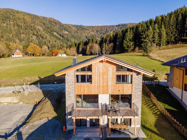 Außenseite Ferienhaus [Sommer]