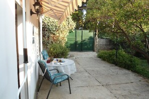 Entrance / Reception