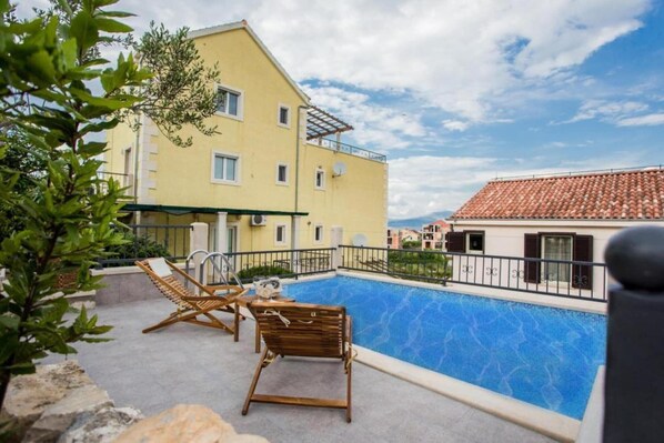 Holiday Home Swimming Pool