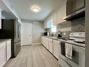 Fully Functional Kitchen with all the necessities!