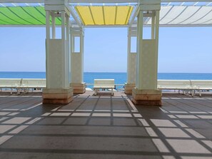5 mins walk from the Promenade 