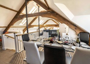 Dining Area (2)