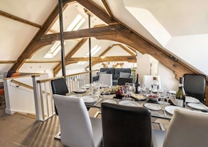 Dining Area (2)