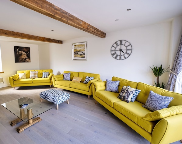 1st Floor Living Room (1)