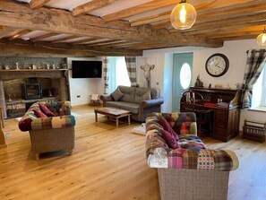 Living Room (2)