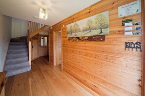 Entrance Hallway (2)