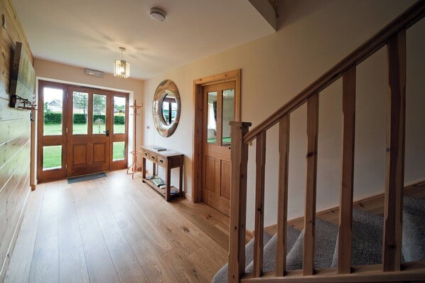 Entrance Hallway (1)