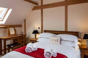 Master Bedroom (2)
