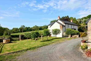 Onnen Fawr Farmhouse Front Aspect