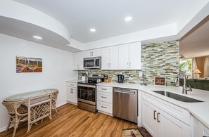 14-web-or-mls-Kitchen 1-2