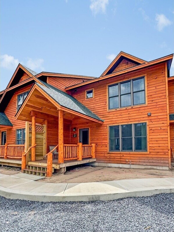 Townhome O2 - New Build Luxury Vacation Rental