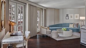 Separate Living Romo/Sitting Area