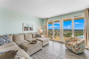 16-web-or-mls-9902-s-thomas-dr-1034