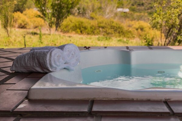 Outdoor spa tub