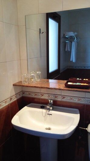 Bathroom sink